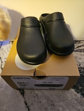 OOFOS Womens Black Slip-On Clogs Size W6/M4 New Recovery